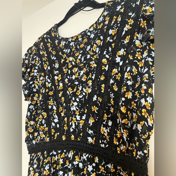 ZARA Floral Dress with Open V back - Picture 3 of 7